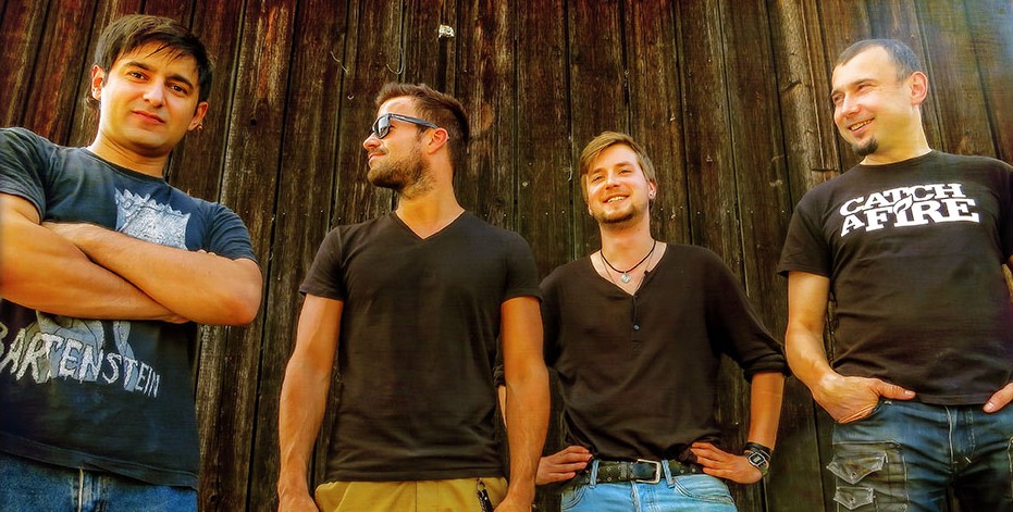 Q.AGE: „Burning Love“ in drei Sprachversionen